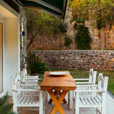 Sleeps 8 With Pool Air Con And Wifi *