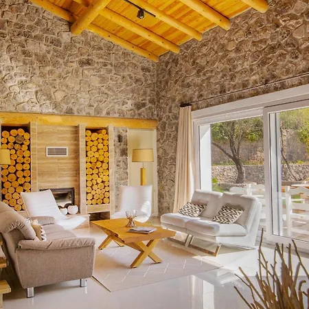 Sleeps 8 With Pool Air Con And Wifi *