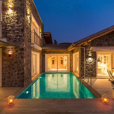 Villa Sleeps 8 With Pool Air Con And Wifi *